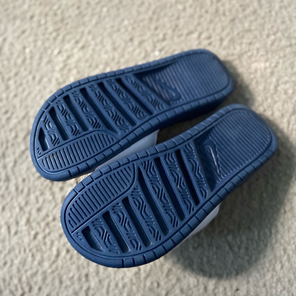 Nike Slides - Picture 4 of 4